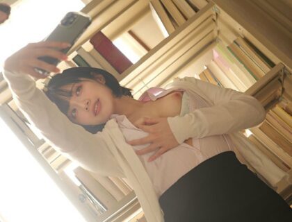 Bí mật của cô giáo thích chụp ảnh sexy và những cậu học trò biến thái